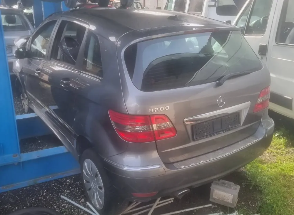 Mercedes B 200